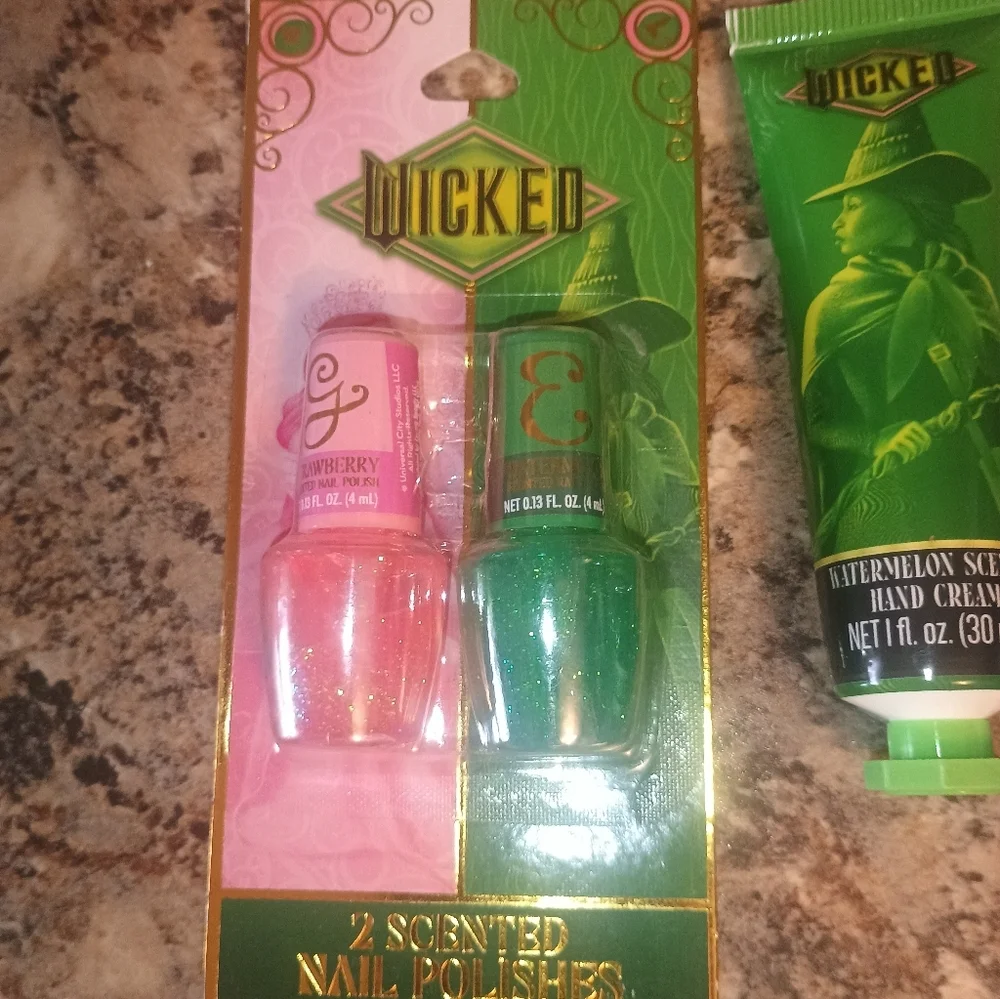 Wicked themed makeup bundle. A wicked inspired makeup perfect for everyday